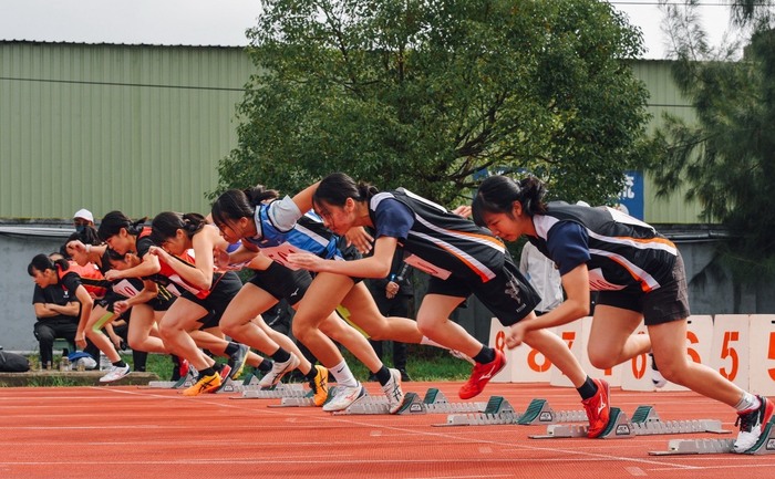 校運會女生組100公尺競賽剪影