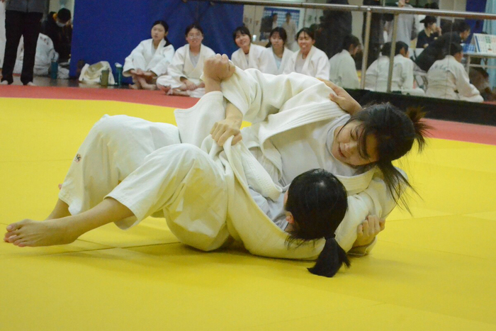 柔道壓制技術（袈裟壓制）