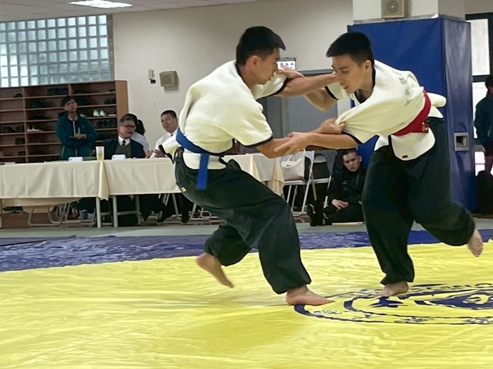 摔角比賽施術精彩畫面（相互對峙）