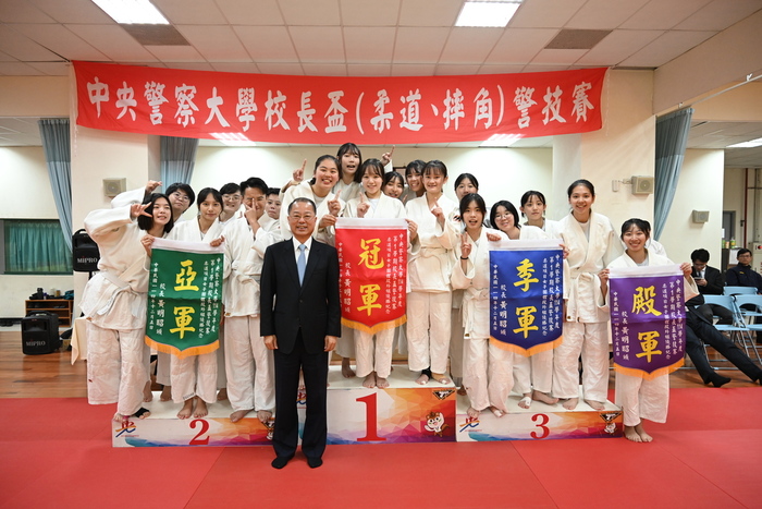 柔道團體賽女子段外組獲獎期隊合照