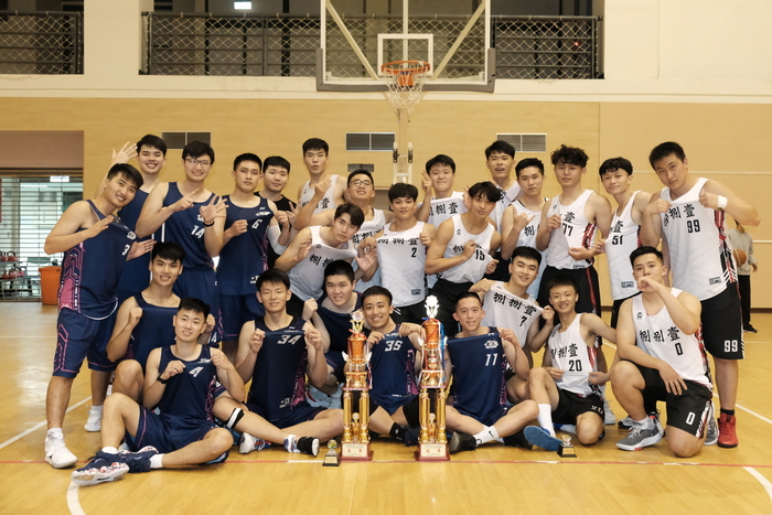 110學年度校長盃籃球比賽冠亞軍隊伍合照