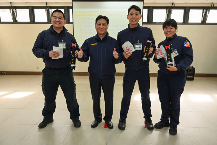 警大校長與研究生中隊升段學生合照留念