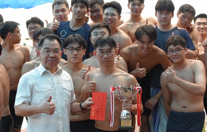 校長與男生組團體總錦標第1名(92期1隊)合影