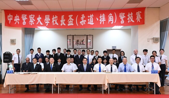 校長及各級師長與裁判老師大合照