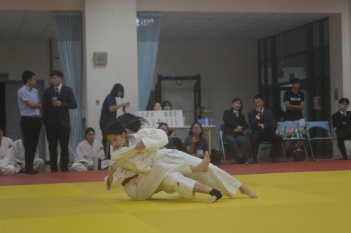 柔道施術過程（小內割）