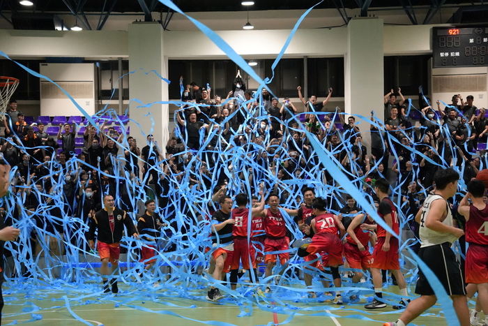 男生組籃球二技中隊冠軍歡呼