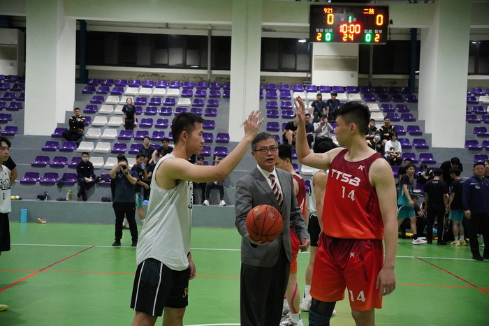 男生組籃球二技中隊及92期1隊-學務長主持開球