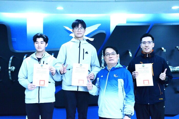 快射精準組獲獎學生張家輔、鍾凱偉、吳柏縉(左至右)