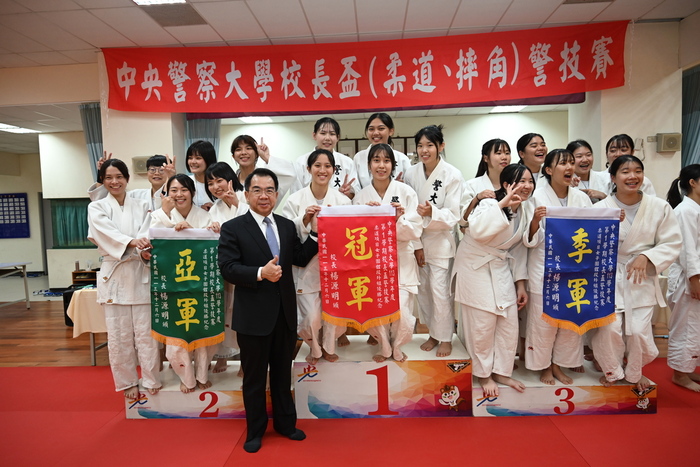 柔道團體賽女子段外組獲獎期隊合照