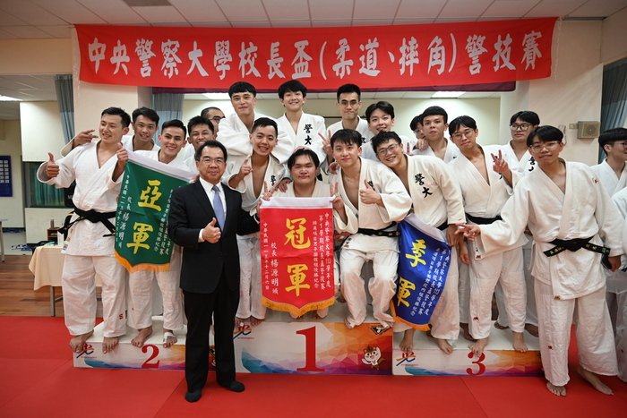 柔道團體賽男子段內組獲獎期隊合照