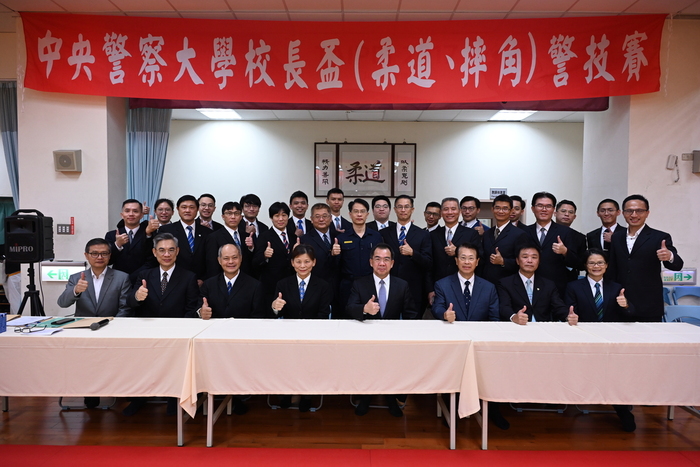 校長與裁判老師大合影