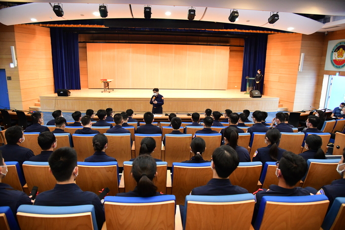 校長勉勵升段之學生