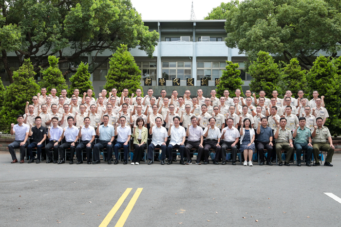 本校及成功嶺訓練班同仁與第266梯次役男大合照1