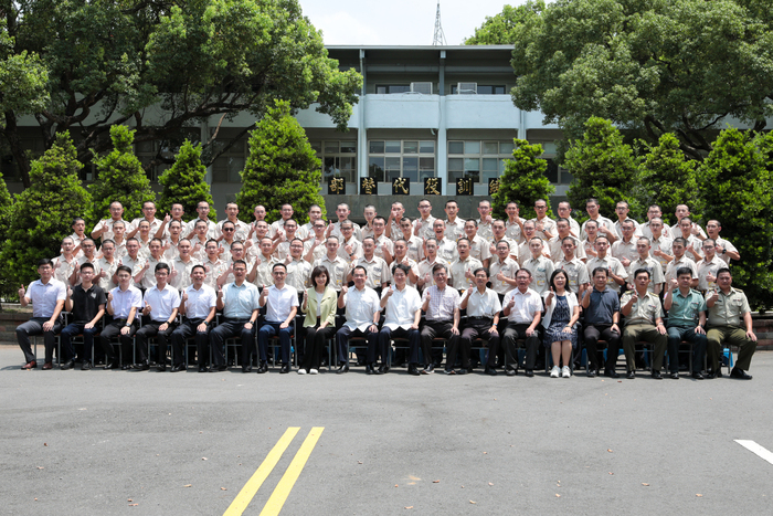 本校及成功嶺訓練班同仁與第266梯次役男大合照2